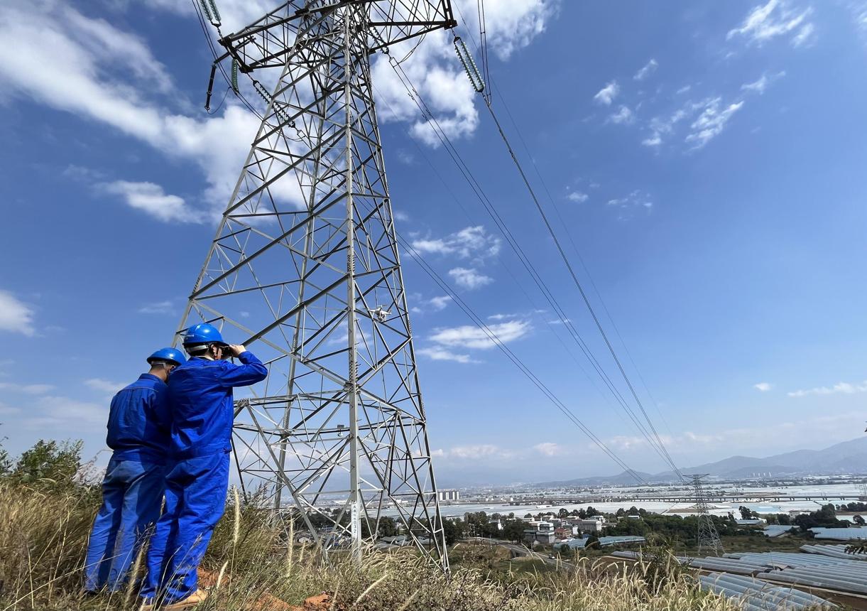 NORA OPTICS Laser Rangefinders and Binoculars for Power Line Inspection Applications